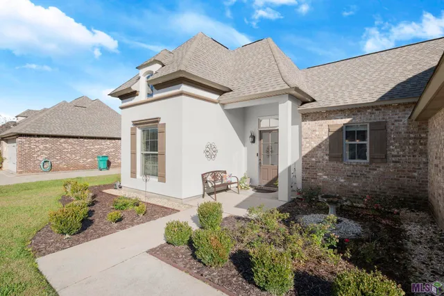 $365,000 | 29910 Marsh Drive, Livingston, LA 70754