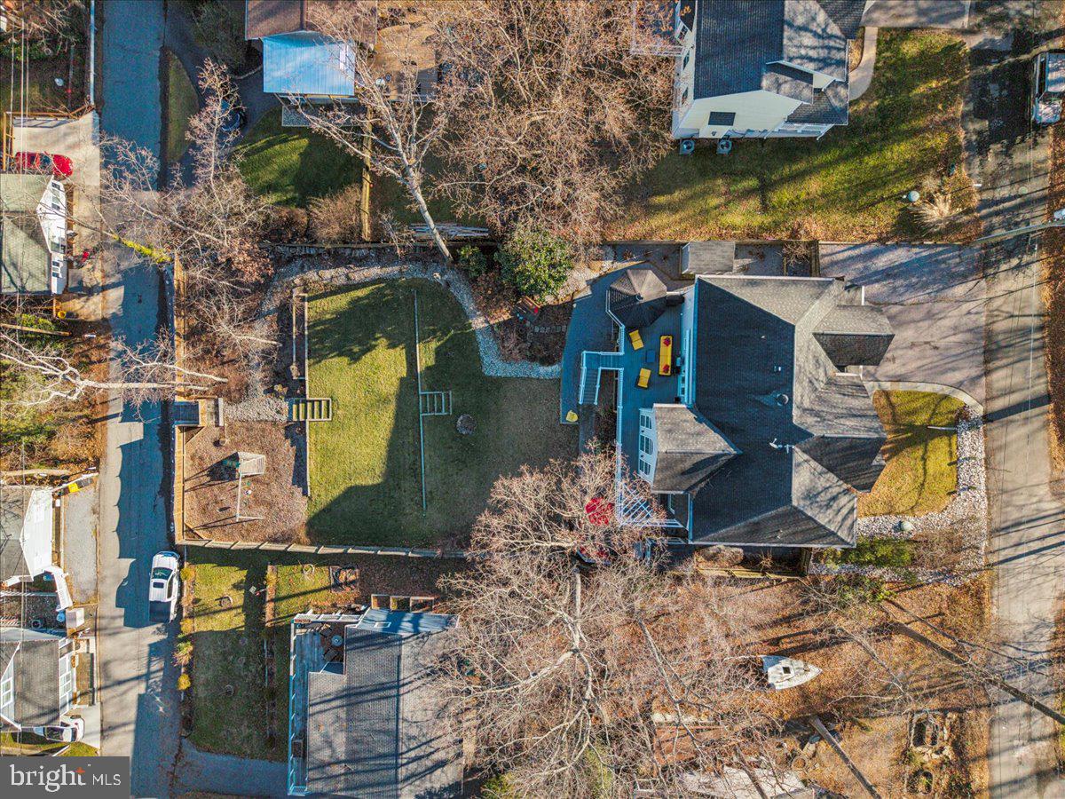 3325 Glebe Drive Edgewater, MD 21037 - Photo 66 of 84 an aerial view of a houses with yard