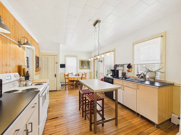$549,000 | 37 Robinson Avenue, Rochester, VT 05767