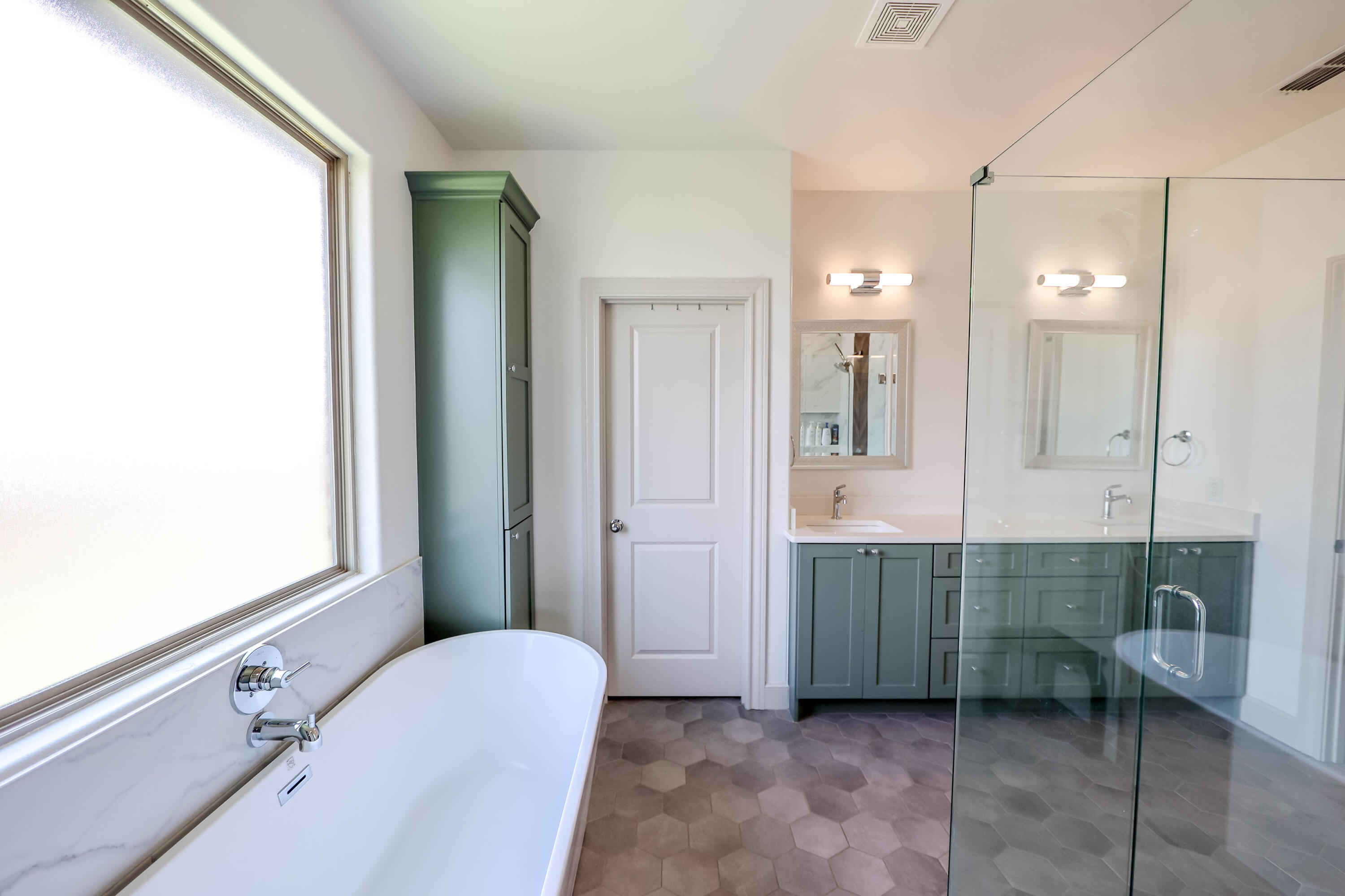 7041 99th Street Lubbock, TX 79424 - Photo 18 of 33 Primary Bathroom