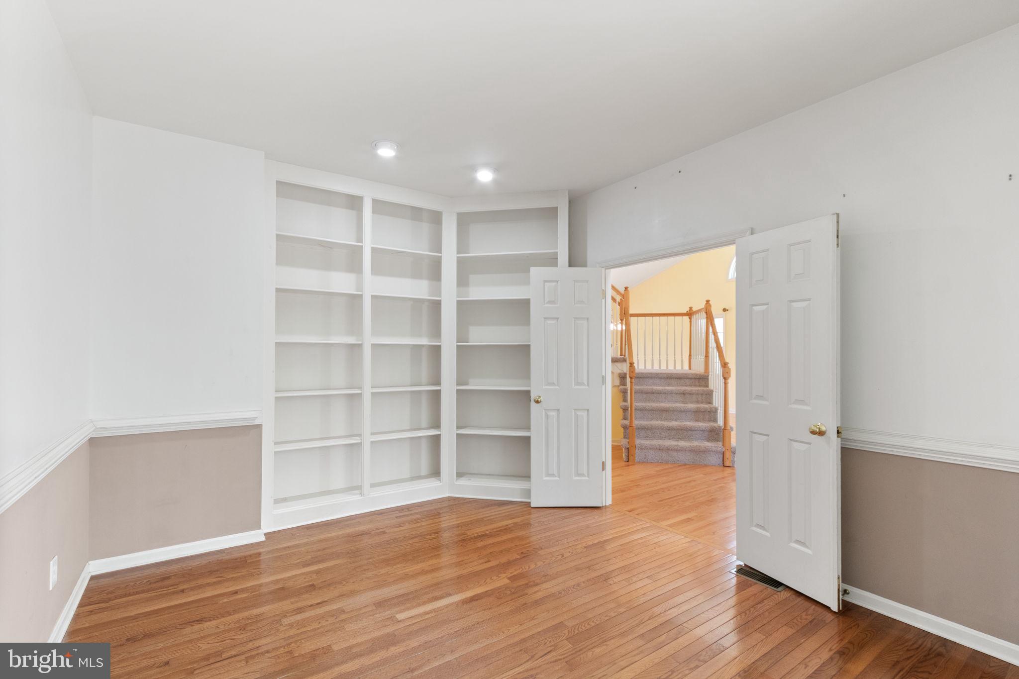 15 Riva Ridge Drive Stafford, VA 22556 - Photo 11 of 49 Flexible Main Level Space with built in shelving