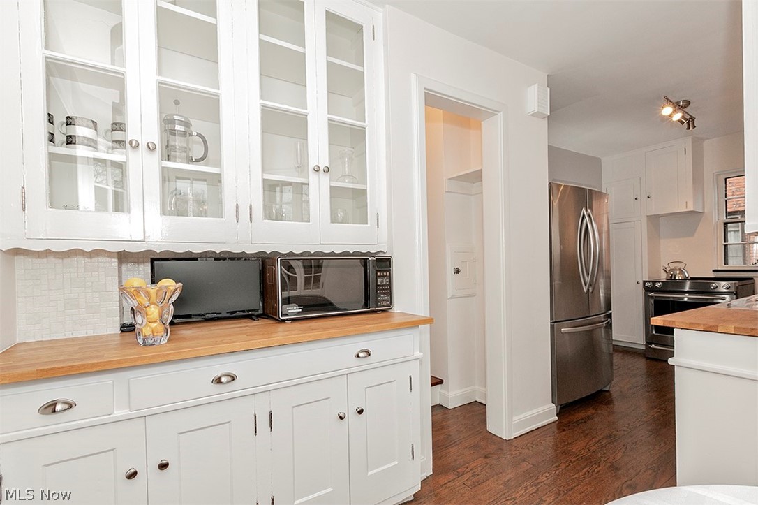 3389 Daleford Road Cleveland, OH 44120 - Photo 6 of 34 Gallery Image 6