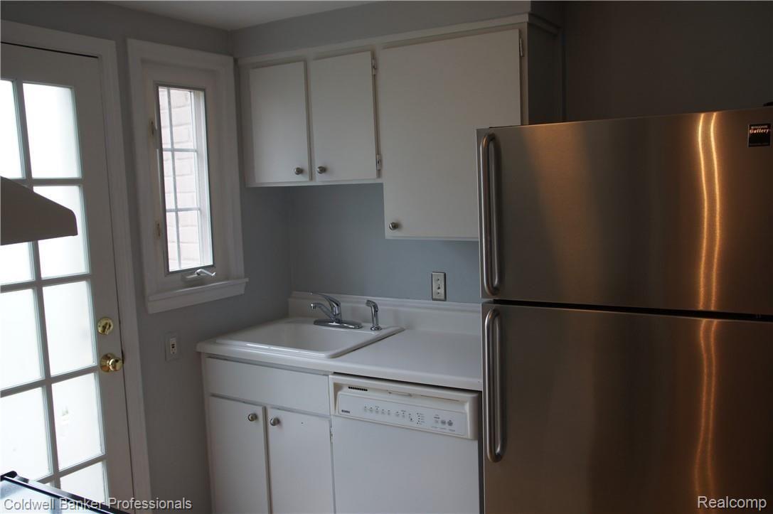 1751 Graefield Road, Unit 119 Birmingham, MI 48009 - Photo 7 of 21 DSC01375.JPG
