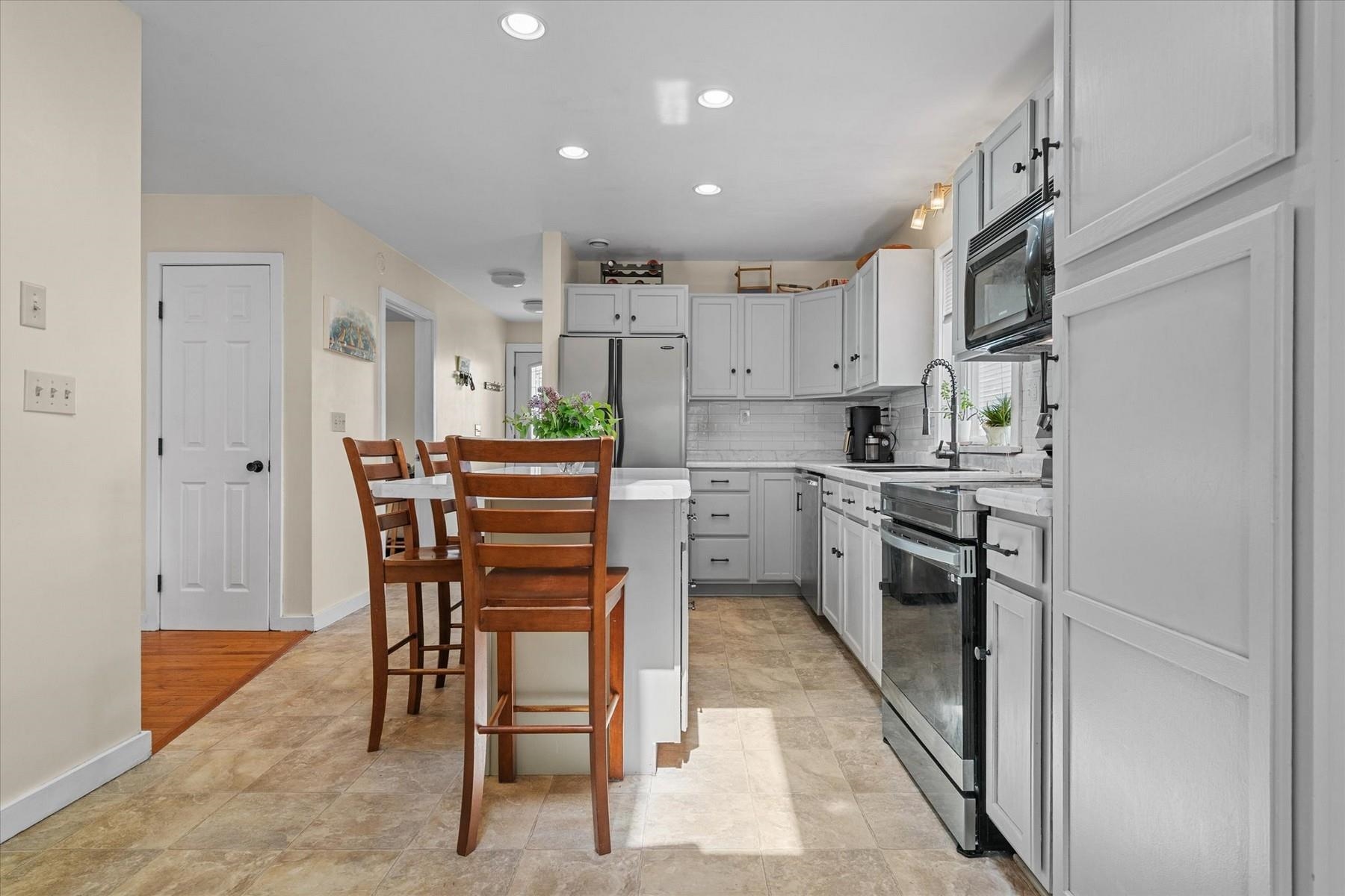 4 Stafford Lane Rutland, VT 05701 - Photo 5 of 43