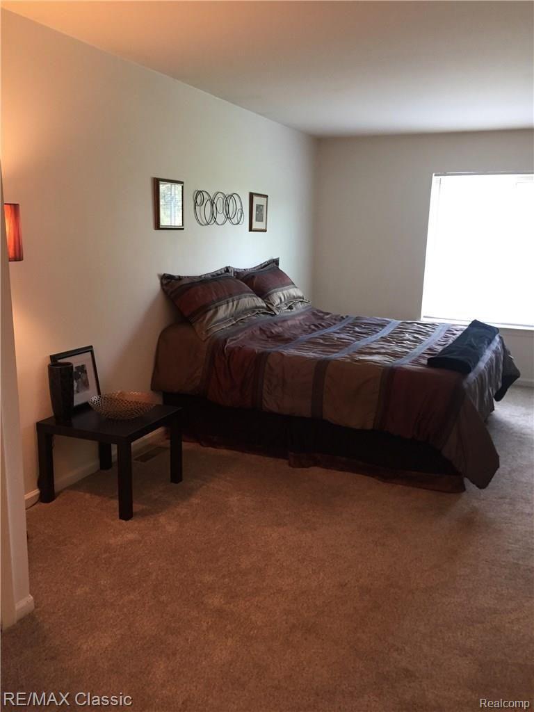 29652 Middlebelt Road, Unit 2402 Farmington, MI 48334 - Photo 16 of 26 SPACIOUS MASTER