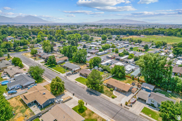 495 North 250 West Springville, UT 84663 - Photo 31 of 35 Aerial view of residential area with mountains
