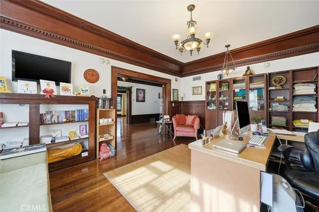 $2,300,000 | 3741 West 27th Street, Los Angeles, CA 90018