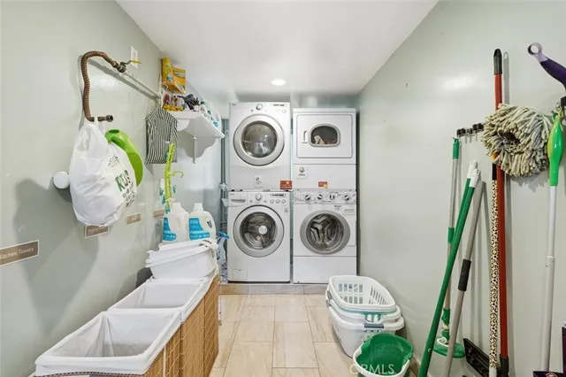 $2,300,000 | 3741 West 27th Street, Los Angeles, CA 90018