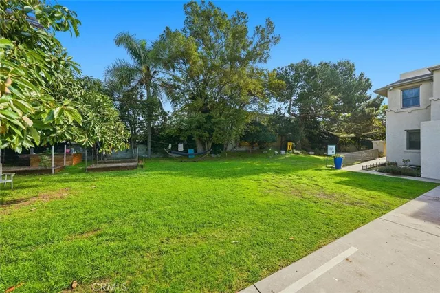 $2,300,000 | 3741 West 27th Street, Los Angeles, CA 90018