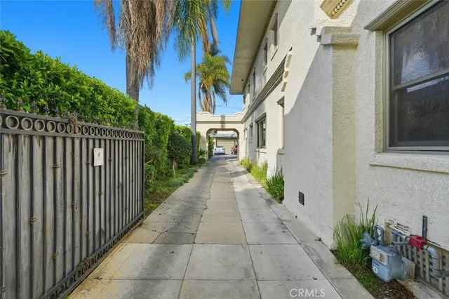 $2,300,000 | 3741 West 27th Street, Los Angeles, CA 90018