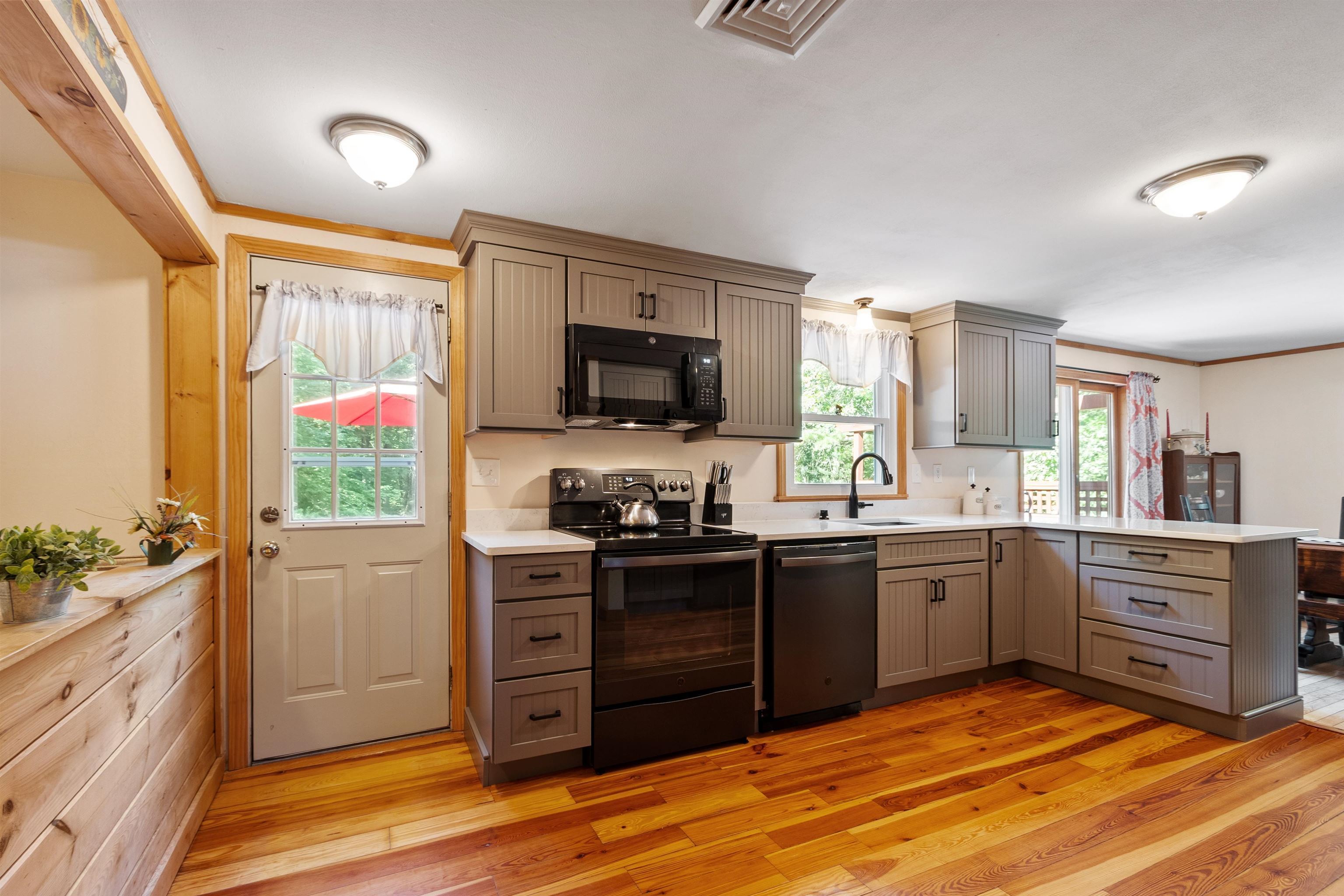 7 Al Street Derry, NH 03038 - Photo 13 of 35