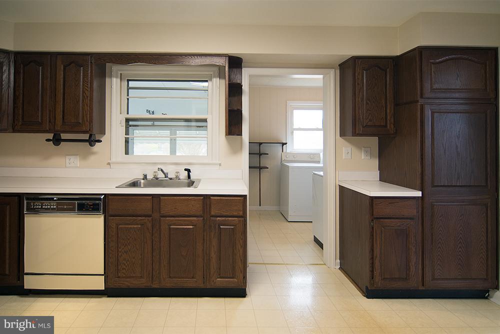 1607 Bragg Road Fredericksburg, VA 22407 - Photo 3 of 23 Kitchen
