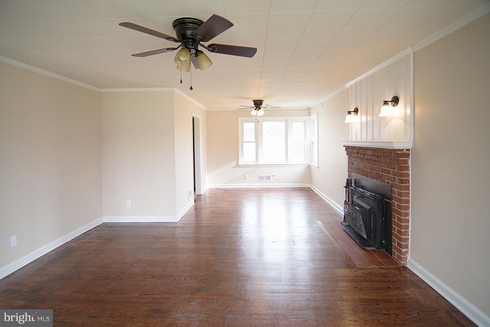 1607 Bragg Road Fredericksburg, VA 22407 - Photo 6 of 23 Living Room