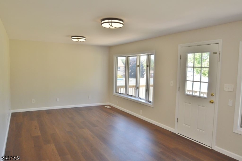 35 Troy Road East Hanover, NJ 07936 - Photo 8 of 20