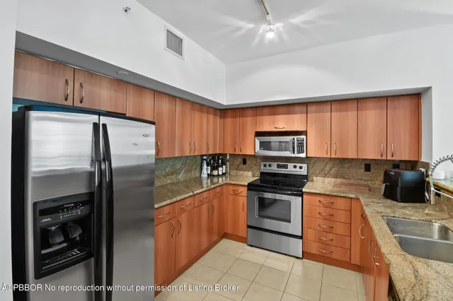 $3,000 | 250 Northeast 3rd Avenue, Unit 1320, Delray Beach, FL 33444
