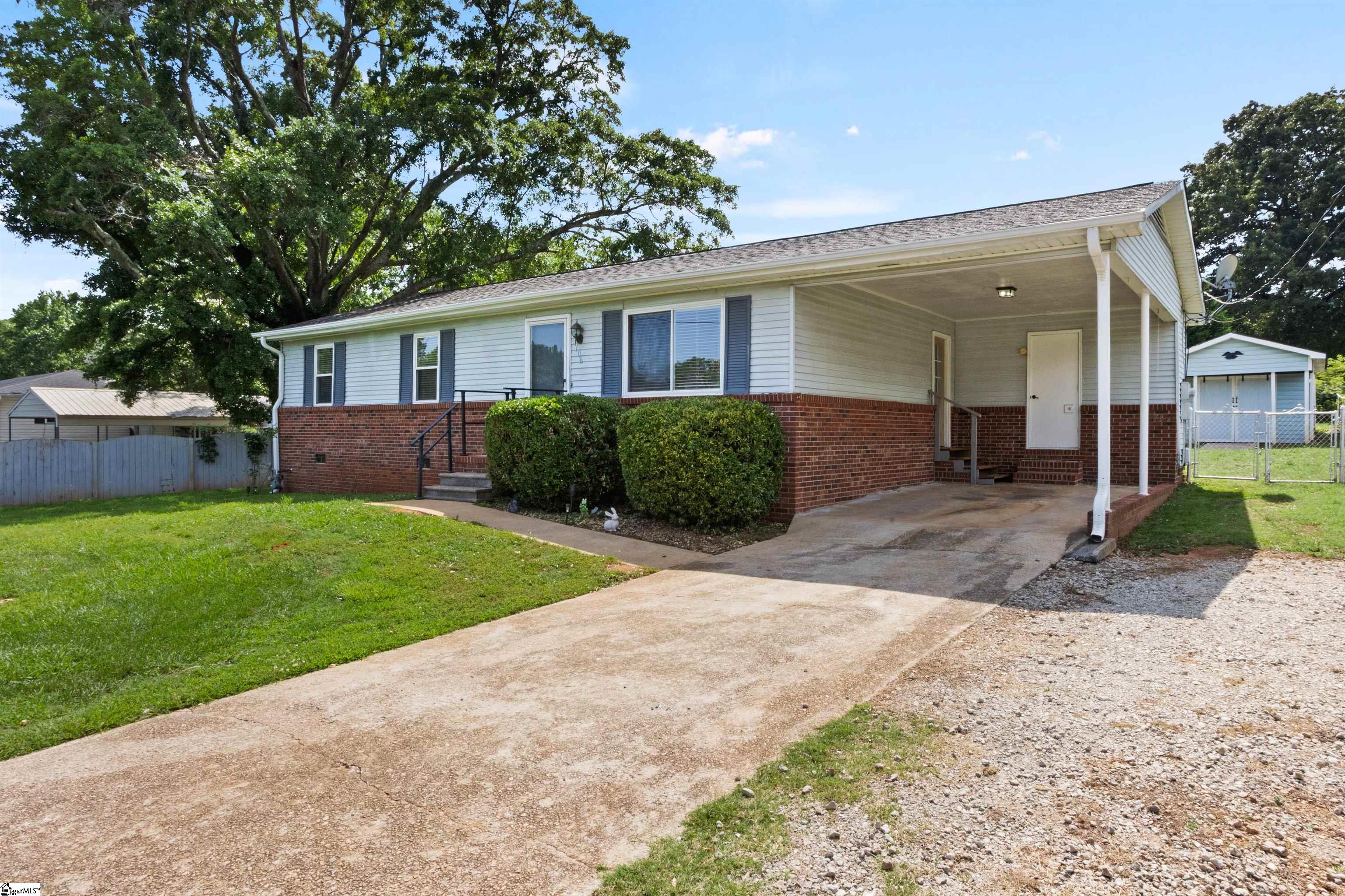 706 Harvey Road Greer, SC 29651 - Photo 2 of 28