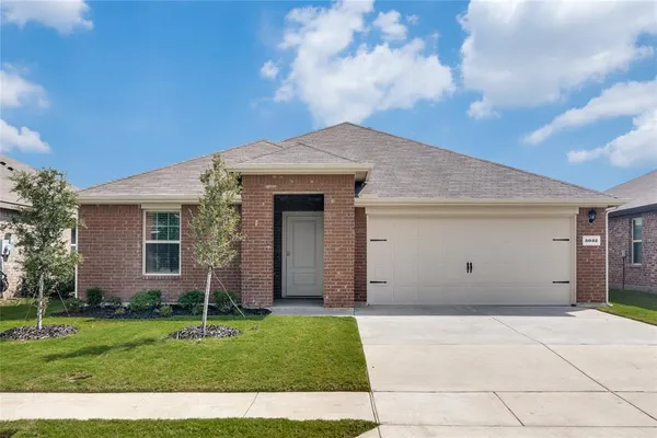 $2,100 | 3032 Zinnia Street, Royse City, TX 75189