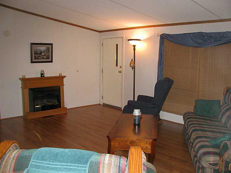 372 Slick Road Stoystown, PA 15563 - Photo 2 of 20 Living Room.