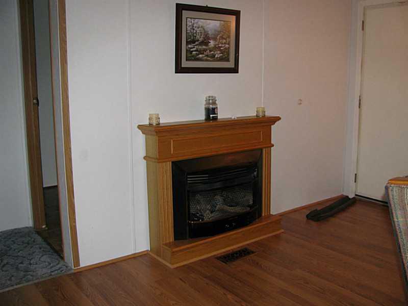 372 Slick Road Stoystown, PA 15563 - Photo 11 of 20 Living Room.