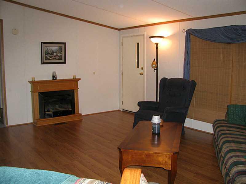 372 Slick Road Stoystown, PA 15563 - Photo 12 of 20 Living Room.