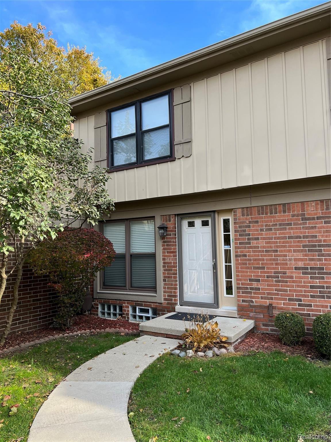 881 Lafayette Court Rochester, MI 48307 - Photo 2 of 18 WechatIMG127.jpeg