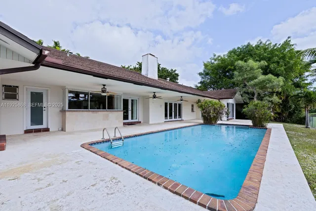 a view of a house with porch and garden