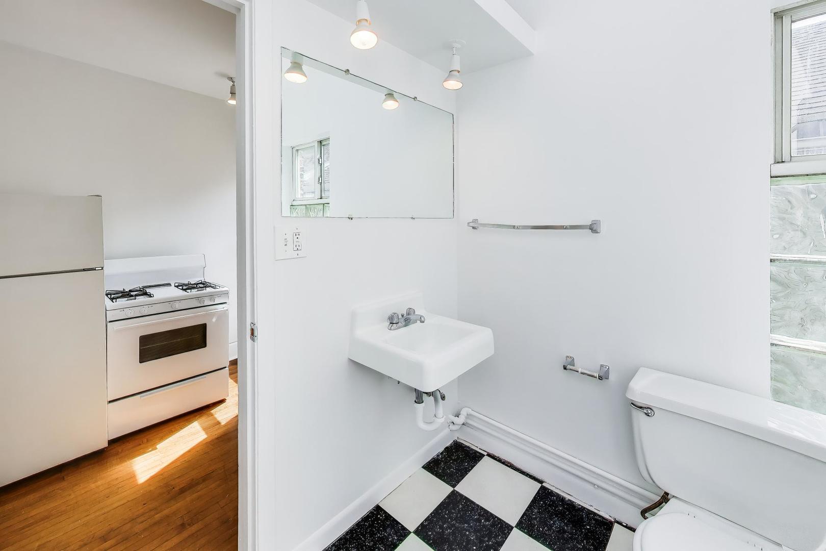 812 West 19th Street, Unit 2F Chicago, IL 60608 - Photo 13 of 19