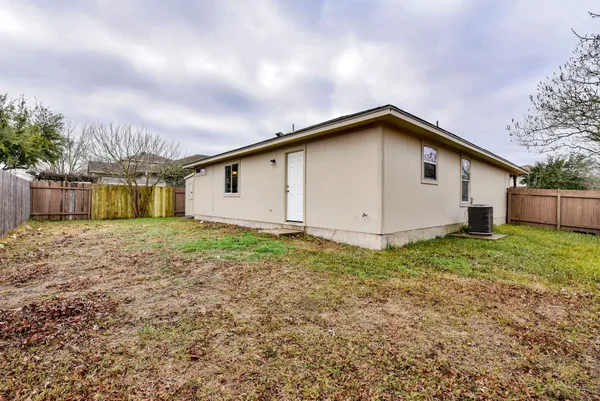 $1,795 | 3000 Meadow Lane, Taylor, TX 76574