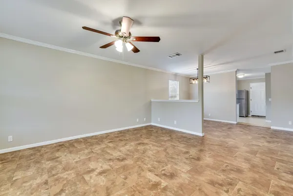 $1,795 | 3000 Meadow Lane, Taylor, TX 76574