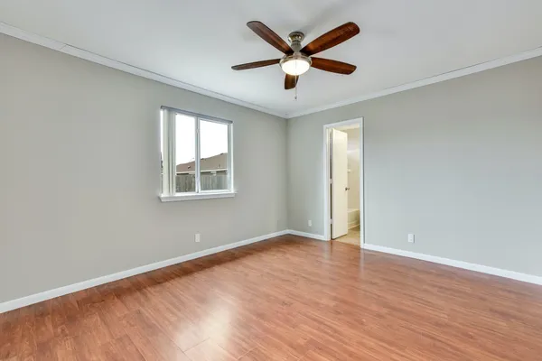 $1,795 | 3000 Meadow Lane, Taylor, TX 76574