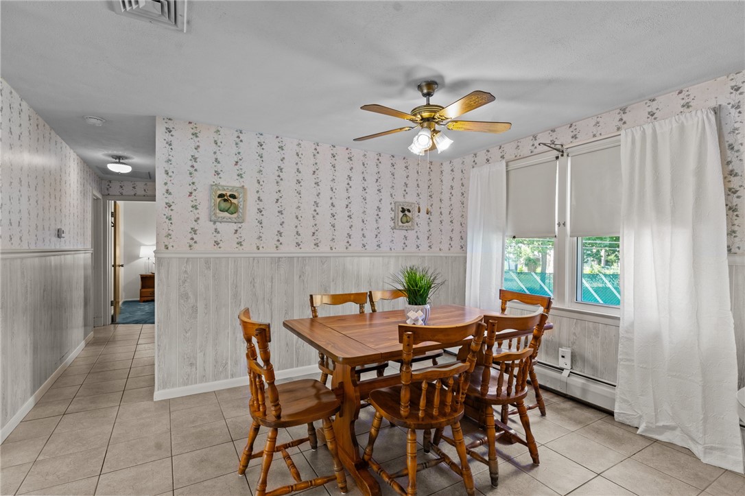 47 Mockingbird Drive Cranston, RI 02920 - Photo 8 of 28 Dining area