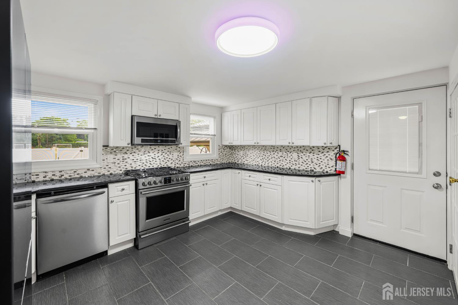 23 Longfield Road New Brunswick, NJ 08901 - Photo 19 of 50