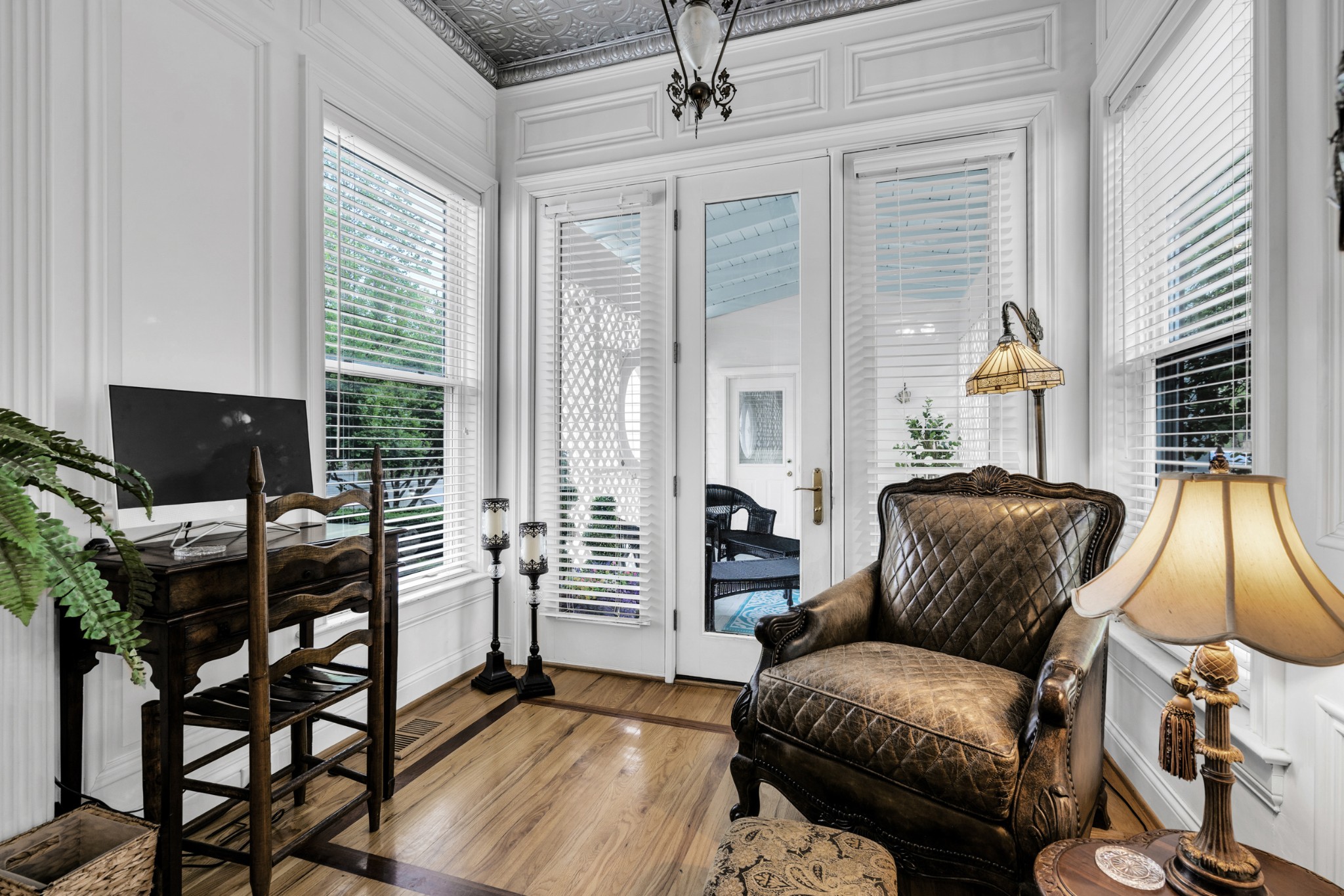 515 Cox Hollow Road Dover, TN 37058 - Photo 18 of 57 a livingroom with workspace and a couch