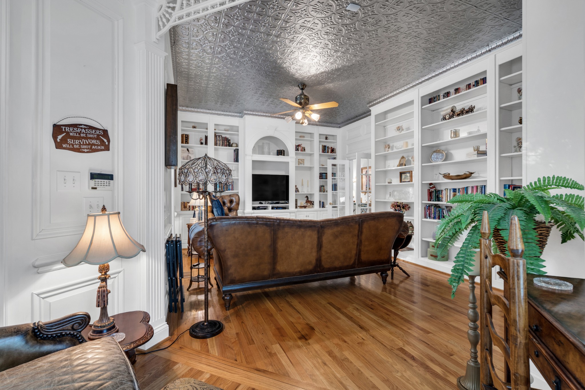515 Cox Hollow Road Dover, TN 37058 - Photo 23 of 57 a living room with furniture and a flat screen tv