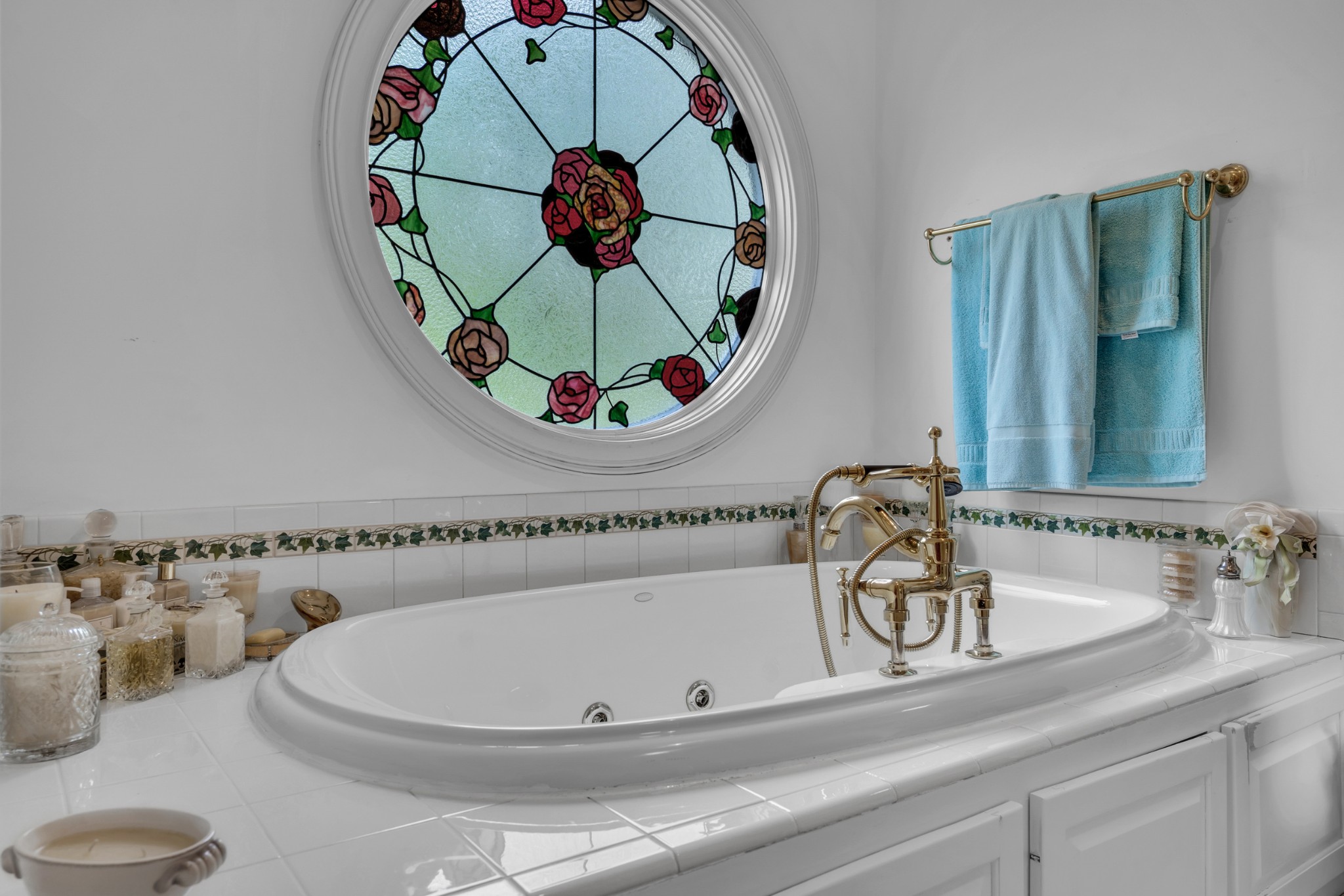 515 Cox Hollow Road Dover, TN 37058 - Photo 29 of 57 a bathroom with a sink a mirror and vanity