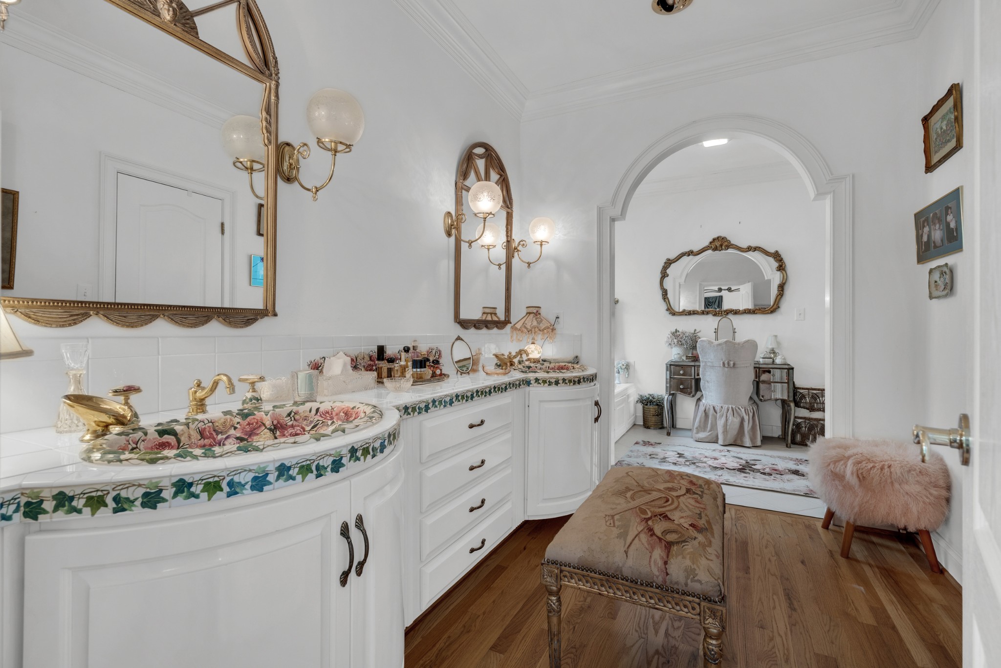 515 Cox Hollow Road Dover, TN 37058 - Photo 32 of 57 a spacious bathroom with sinks granite and a mirror