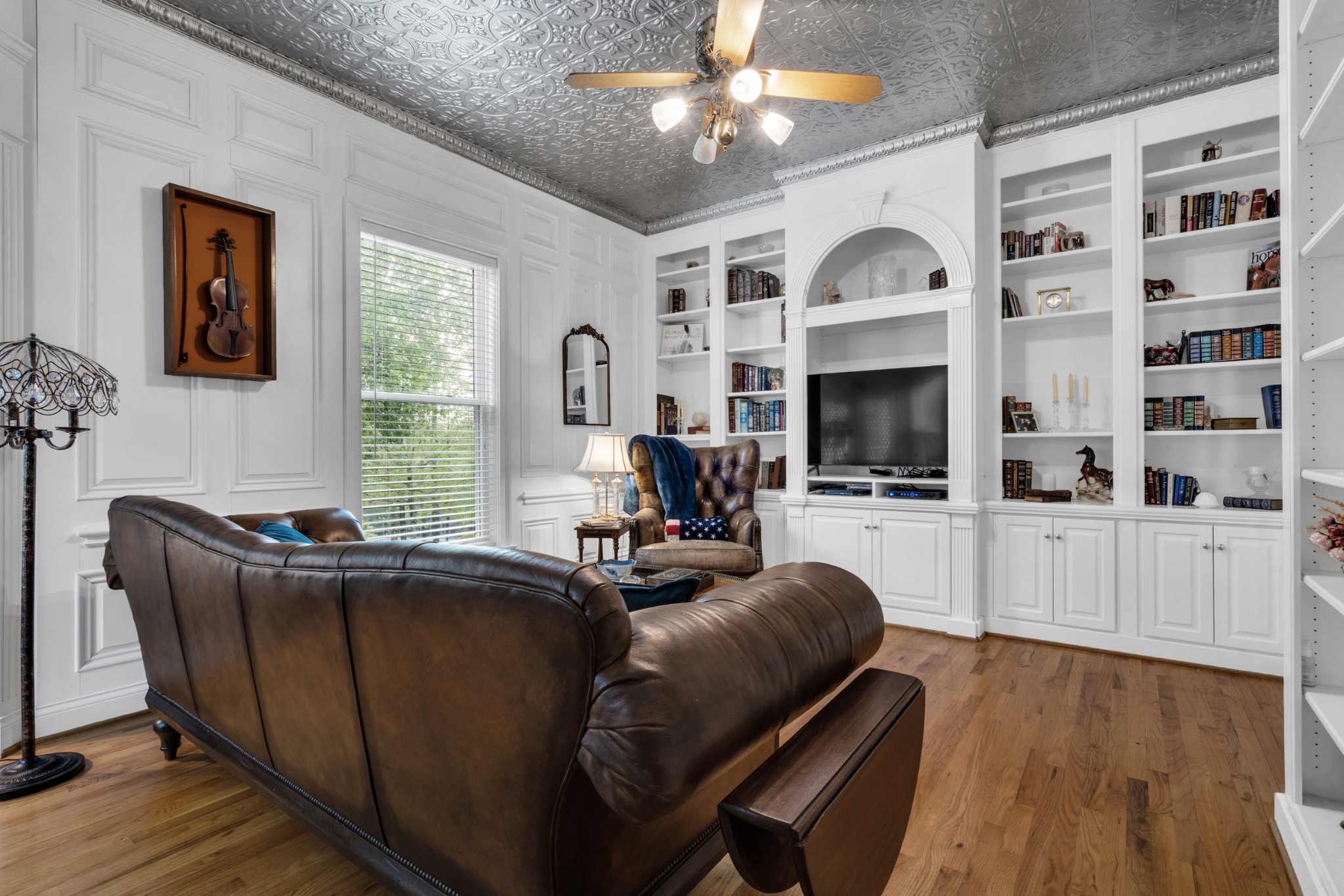 515 Cox Hollow Road Dover, TN 37058 - Photo 39 of 57 a living room with furniture and a flat screen tv