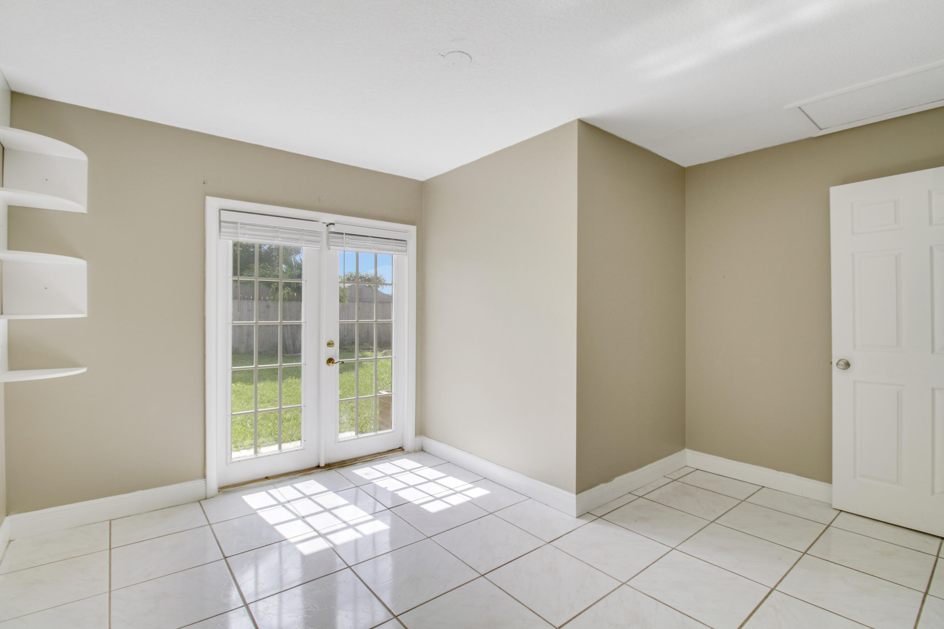 5929 Southeast Collins Avenue Stuart, FL 34997 - Photo 18 of 37 .