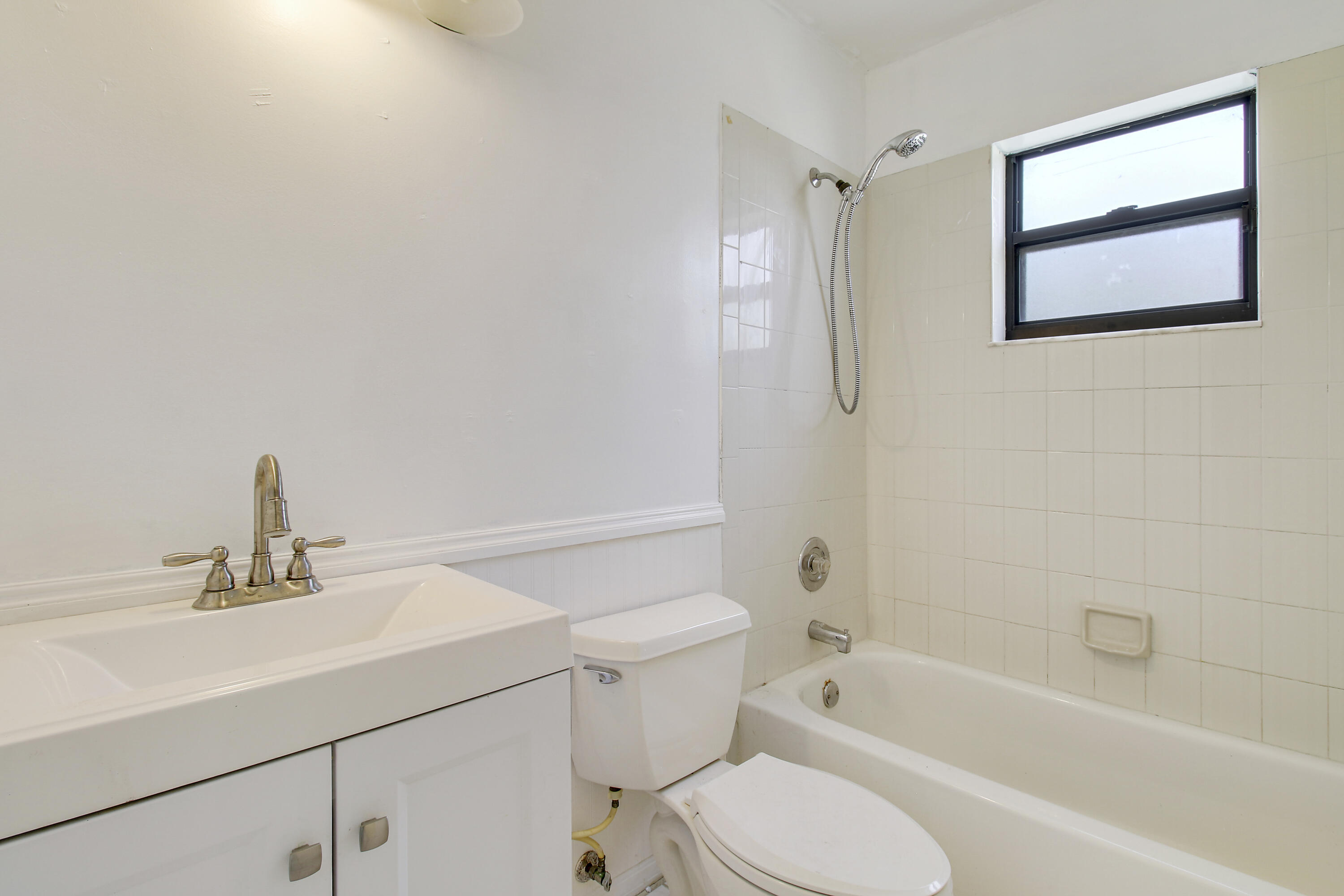 5929 Southeast Collins Avenue Stuart, FL 34997 - Photo 21 of 37 .