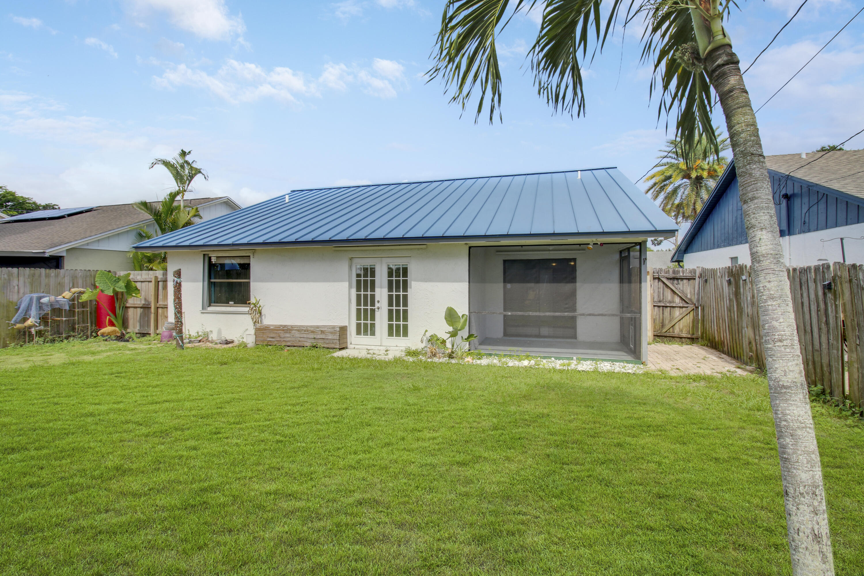 5929 Southeast Collins Avenue Stuart, FL 34997 - Photo 28 of 37 .