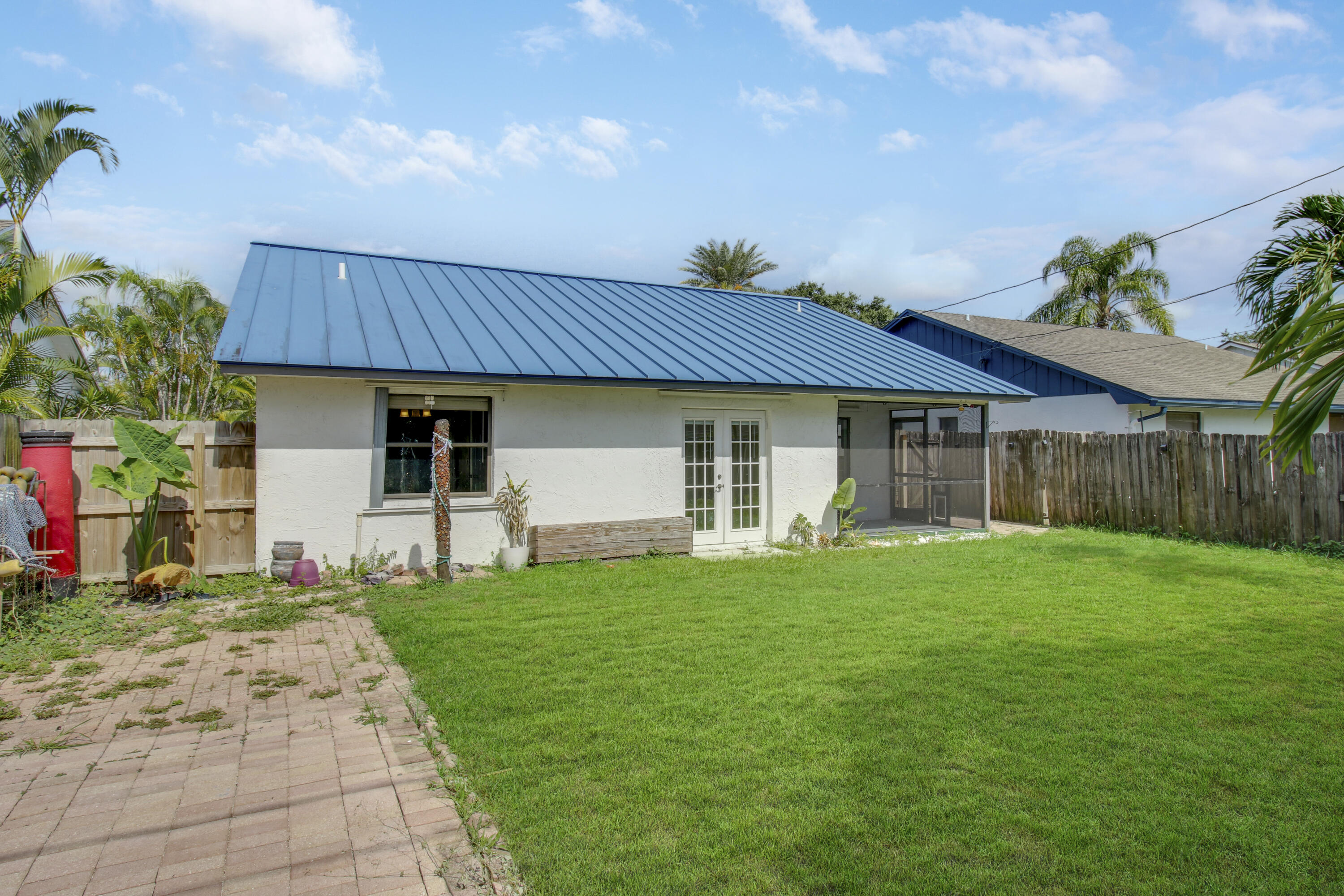 5929 Southeast Collins Avenue Stuart, FL 34997 - Photo 29 of 37 .