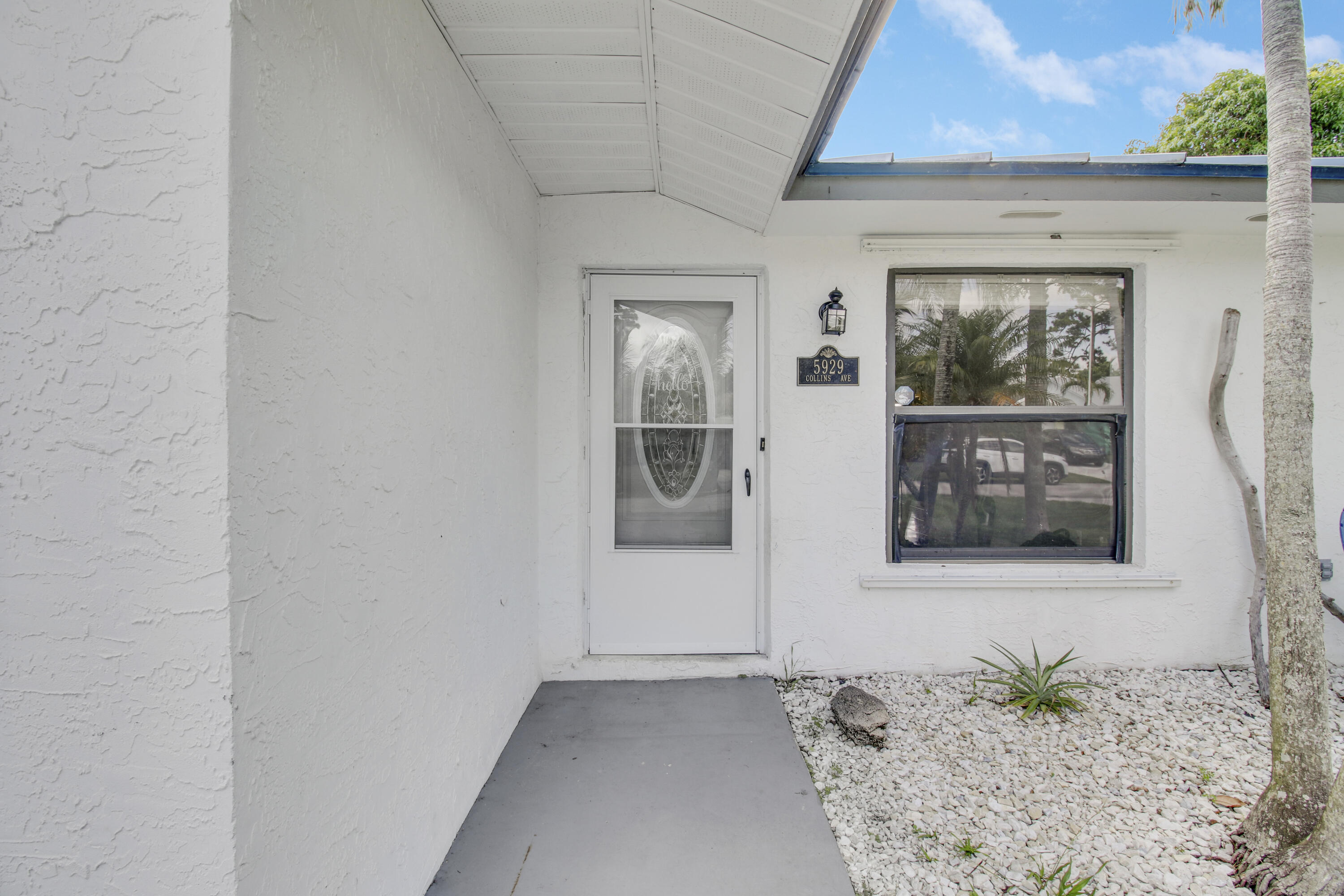 5929 Southeast Collins Avenue Stuart, FL 34997 - Photo 9 of 37 .