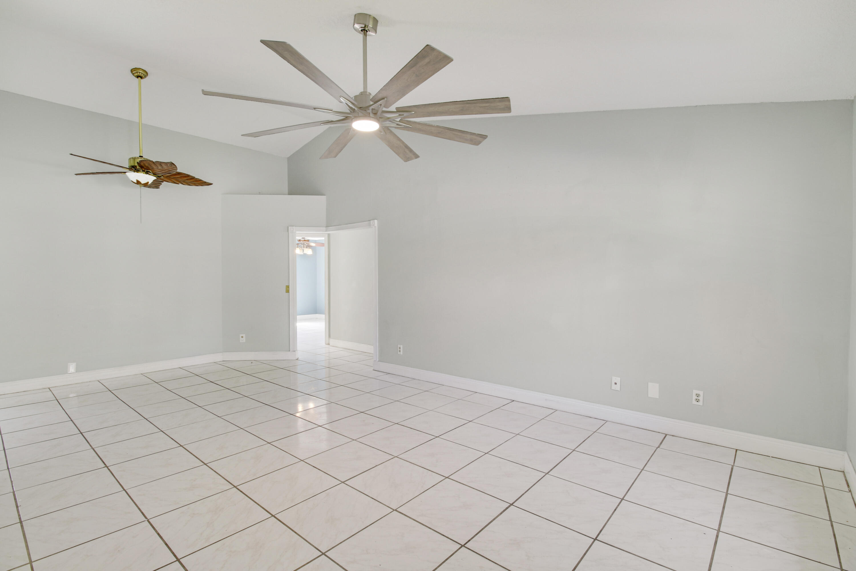 5929 Southeast Collins Avenue Stuart, FL 34997 - Photo 10 of 37 .