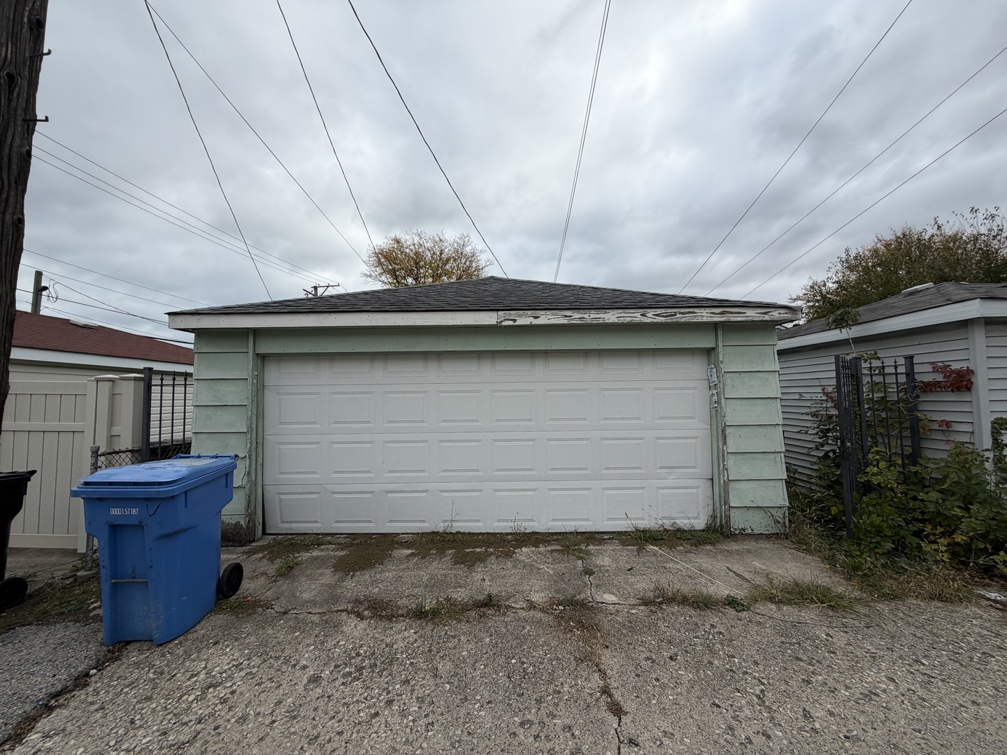 7514 South Rhodes Avenue Chicago, IL 60619 - Photo 10 of 11 a backyard of a house