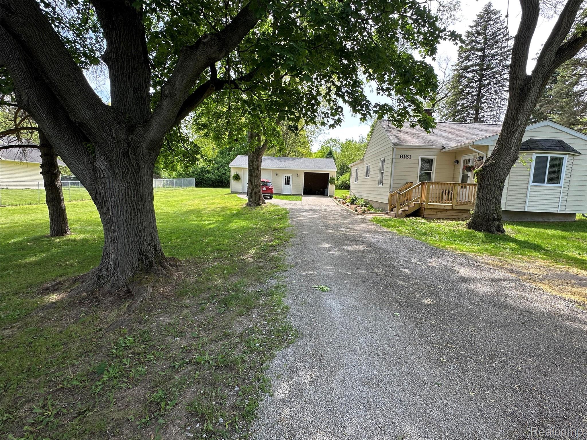 6161 East River Road Flushing, MI 48433 - Photo 6 of 62 06_beyc6a1380be52c9f.jpg