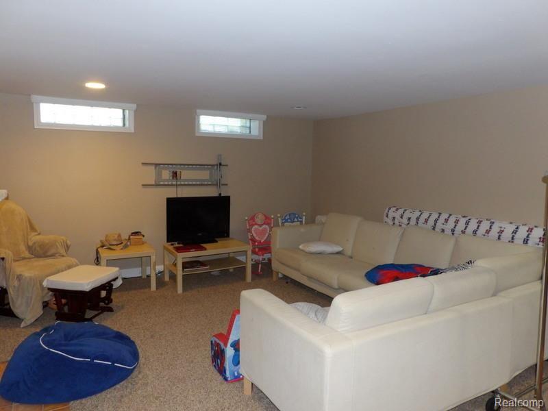 15400 Wick Road Allen Park, MI 48101 - Photo 29 of 43 100_4039.jpg