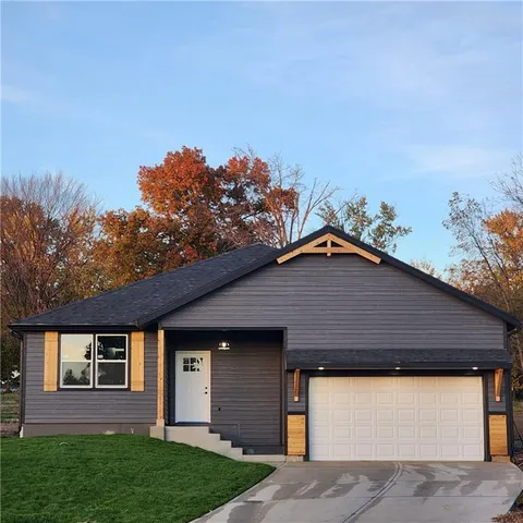 $315,000 | 14404 East 49th Terrace, Kansas City, MO 64136