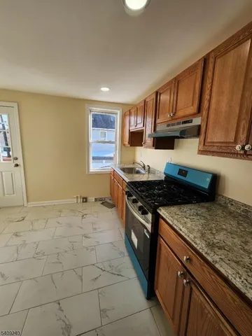 $3,400 | 252 Montgomery Street, Unit 2, Bloomfield, NJ 07003