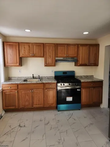 $3,400 | 252 Montgomery Street, Unit 2, Bloomfield, NJ 07003