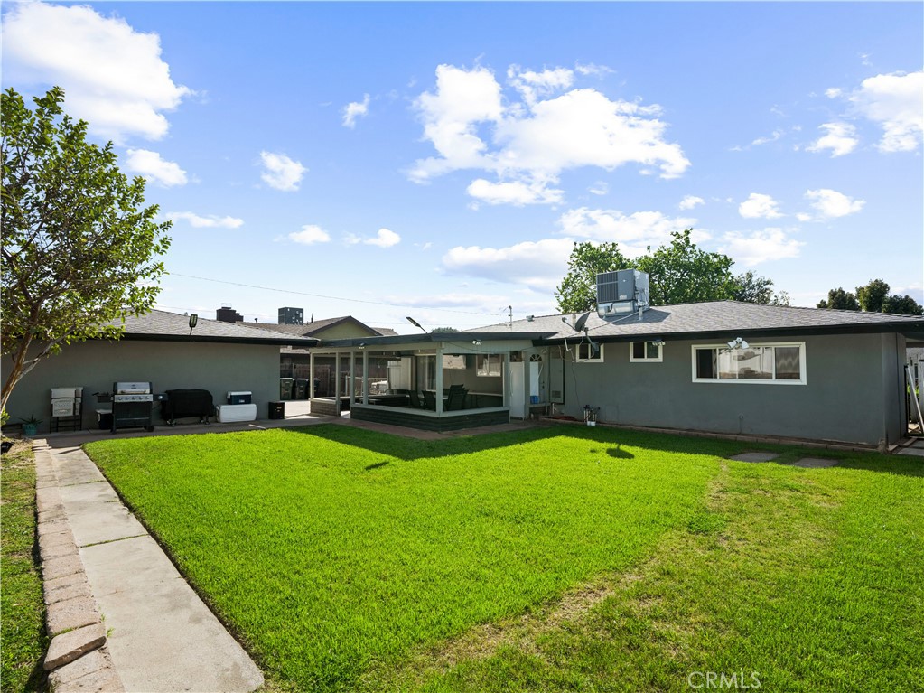 1455 North Alice Avenue Rialto, CA 92376 - Photo 7 of 23 a view of a house with a yard